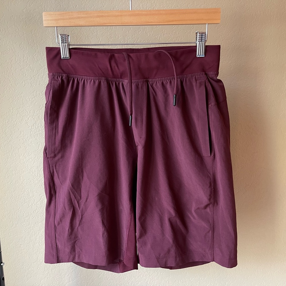 Lululemon THE short. 9 inch, lined, SM